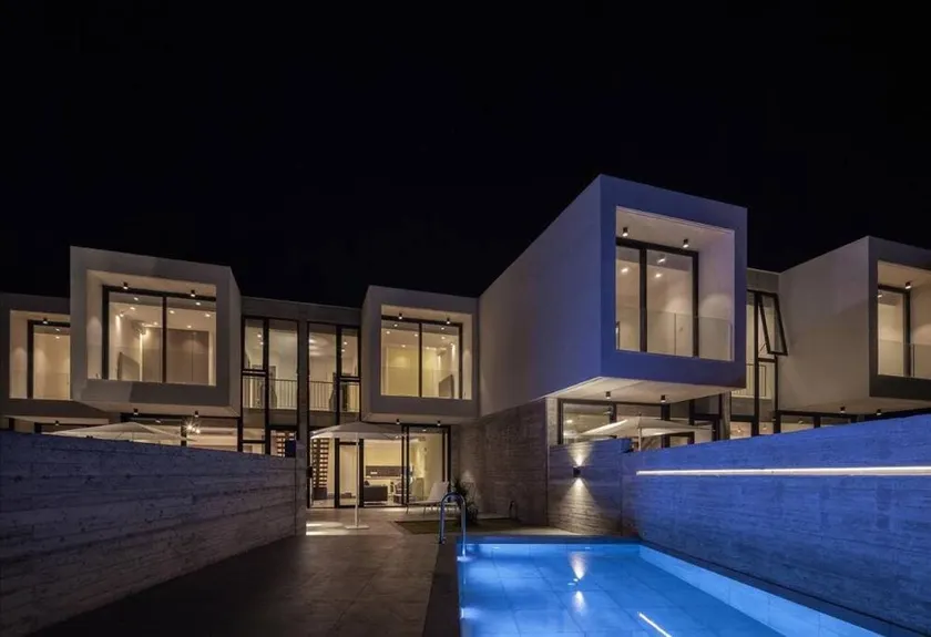 Sunset Park Villas - Image 1