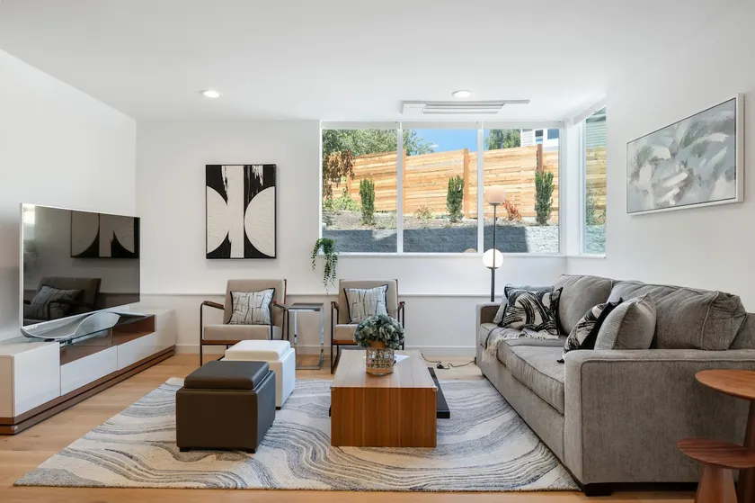 Modern 1BR Suite - U Village, UW & Downtown Access - Image 1