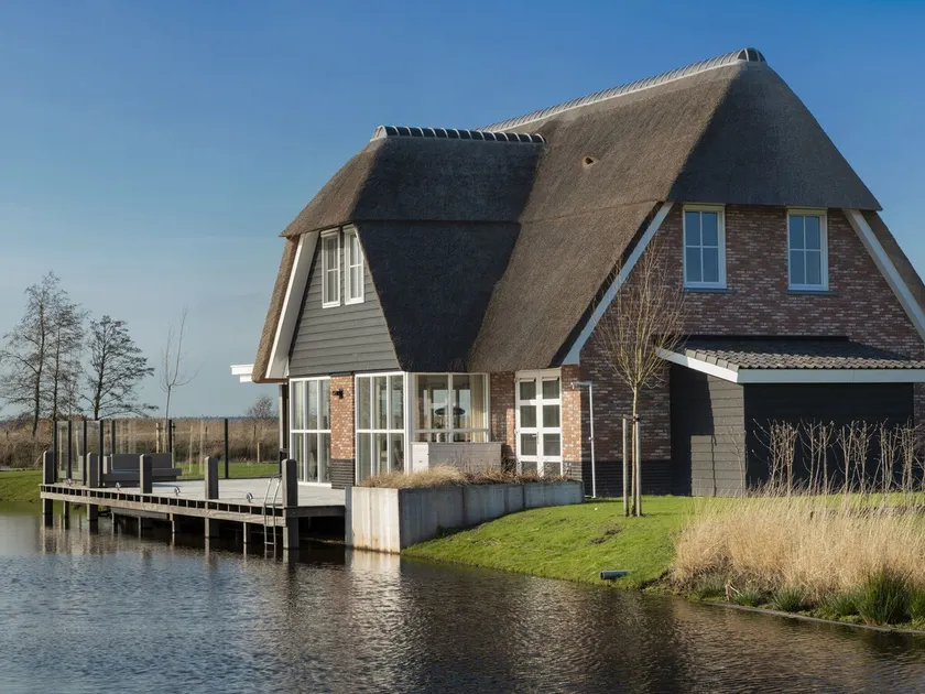 Villa in Tjeukemeer with Sauna - Image 1