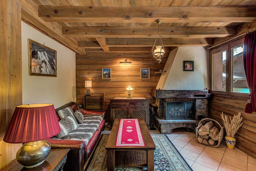 Chalet Blackbushe, Traditional Chalet, Alpes Agency, Sleeps 4-6 - Image 1