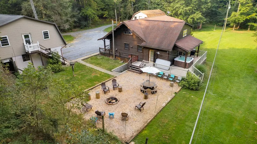 Wasson Woods Retreat w/ Fire Pit & HOT TUB - Image 1