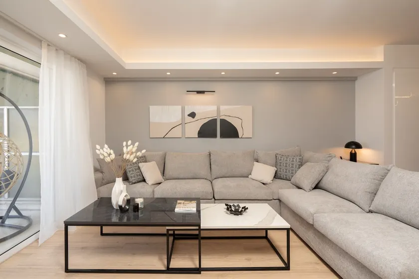 Luxury 4 Bedrooms Apartment Near Flisvos Marina - Image 1