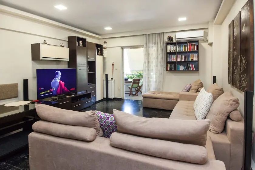 Charming Athinas House with Modern Touches - Image 1