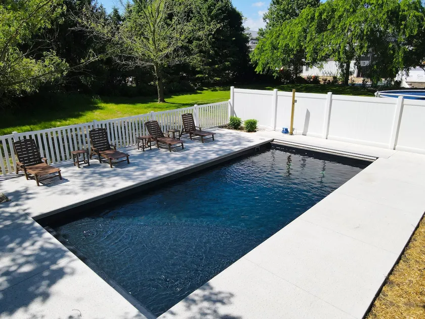 NEW LISTING—-UNION PIER PERFECTION—HOT TUB, FIRE PIT, WALK TO LAKE!! - Image 1