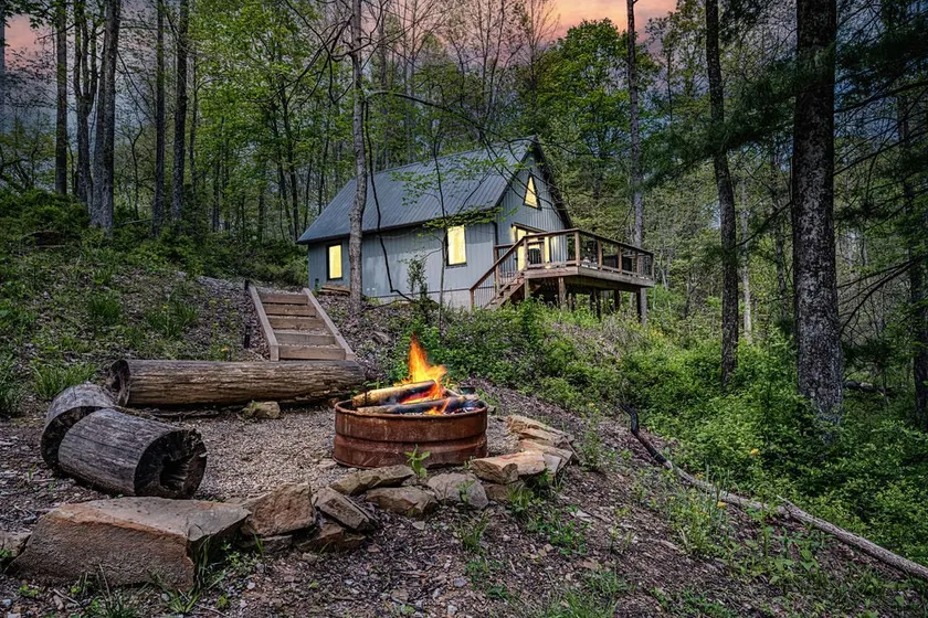 Blackberry Bramble: Budget friendly Hocking Hills - Image 1