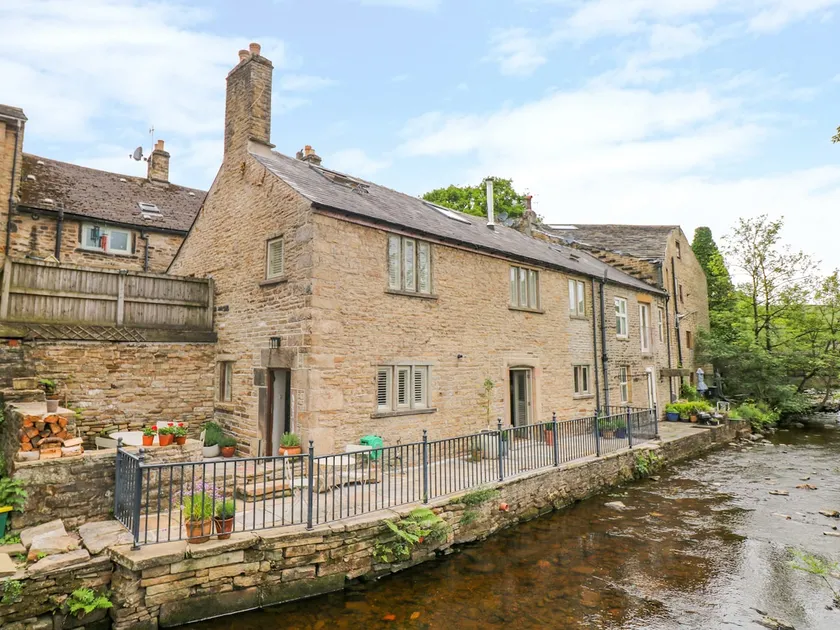 River Cottage Hayfield - Image 1