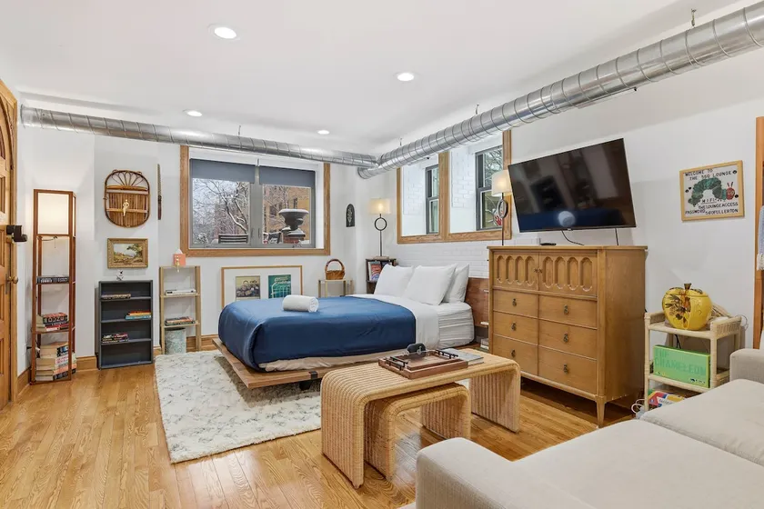 Fully Updated Jr, 1 Bed, Steps from Lincoln Park condo - Image 1