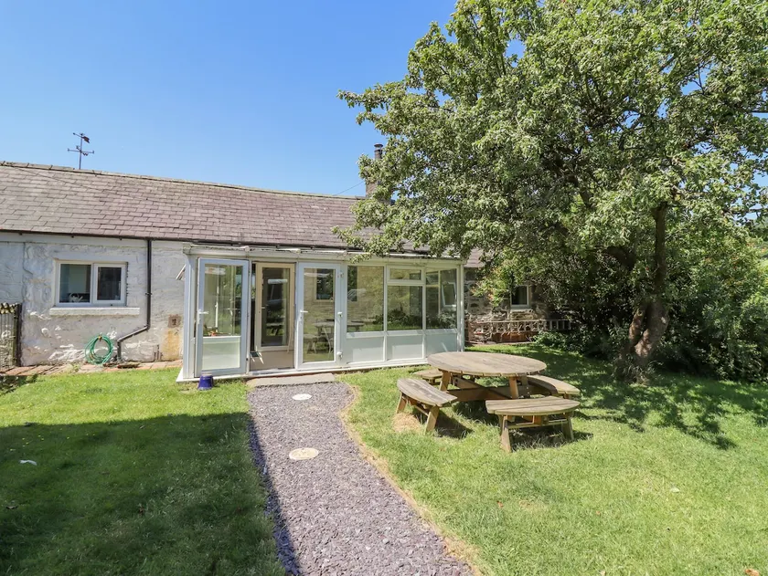 Dyffryn Bach - Image 1
