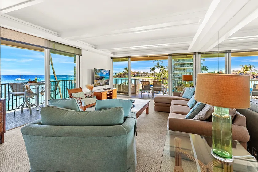 Ocean Frnt steps from beach, dining, shopping 902 - Image 1