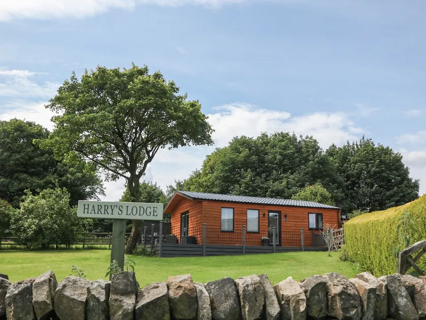 Harry's Lodge - Image 1
