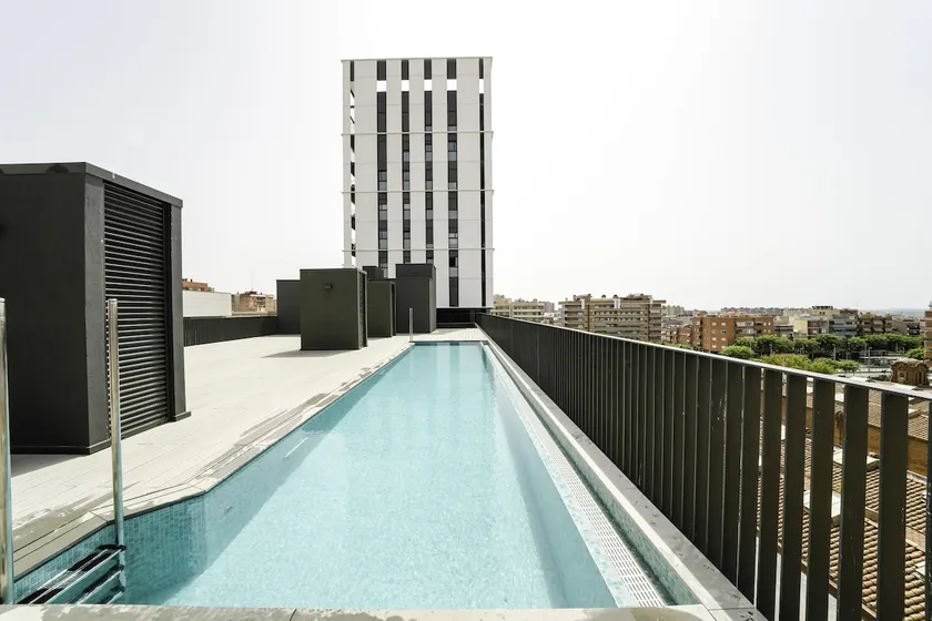 Appartement de vacances \"Couchers de soleil et piscine à Barcelone\" avec balcon, piscine partagée et Wi-Fi - Image 1