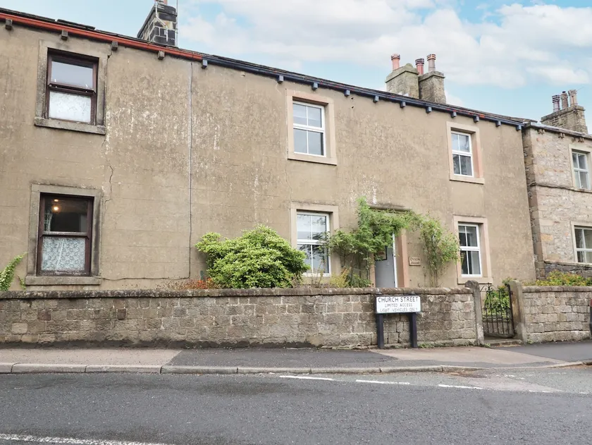 Dyson House - Image 1