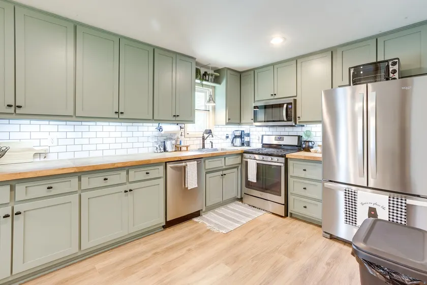 Pet-Friendly Alabama Retreat w/ Deck & Patio! - Image 1