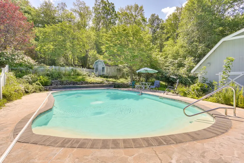 Sparrow Bush Retreat w/ Pool & Screened Porch - Image 1