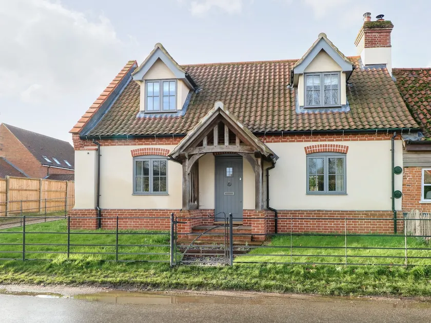 Hillside Cottage - Image 1