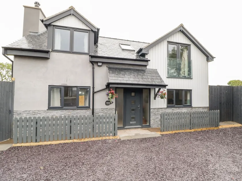 Hunters Cottage - Image 1