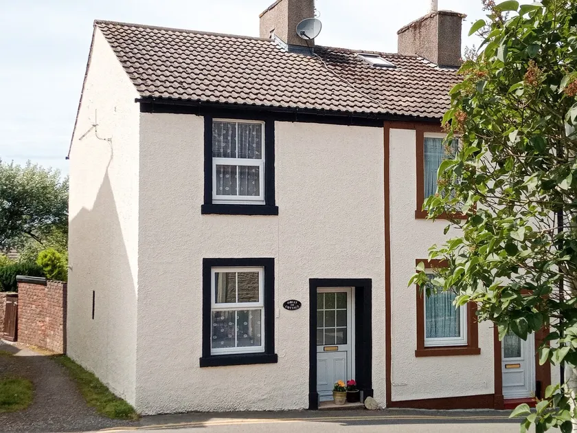 HOLLY COTTAGE, family friendly, with a garden in St Bees - Image 1