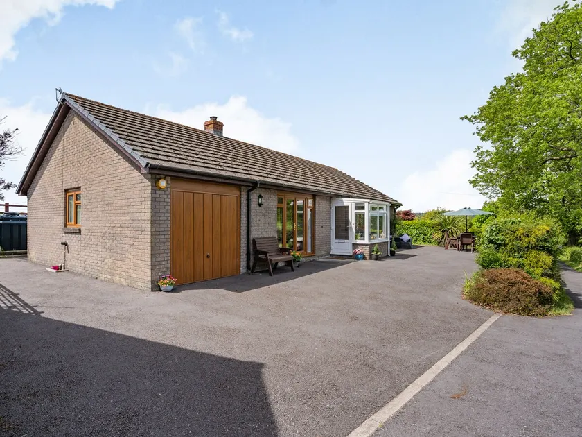 Yr Hen Ffald - Image 1