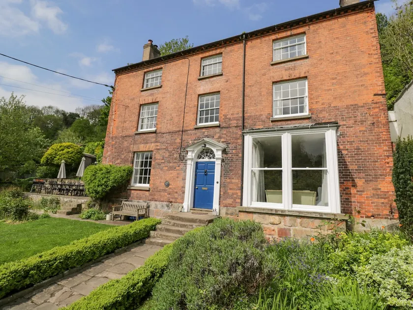 Viaduct House - Image 1