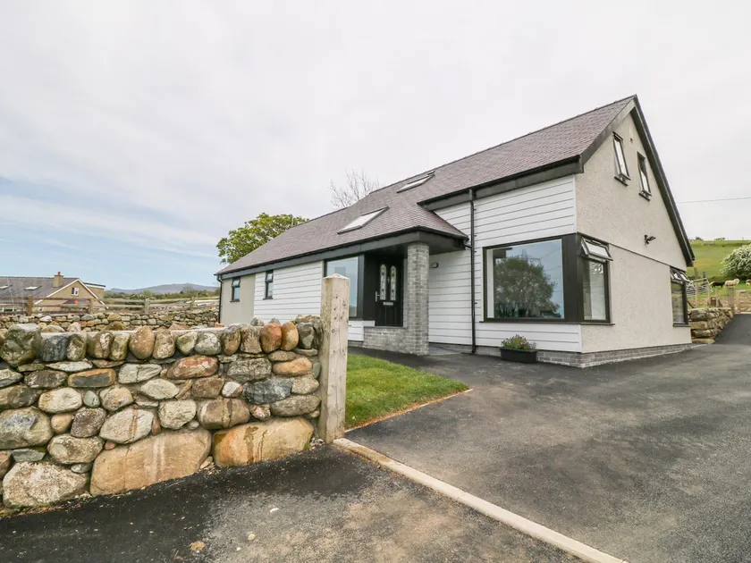 Llwyd Coed Canol - Image 1