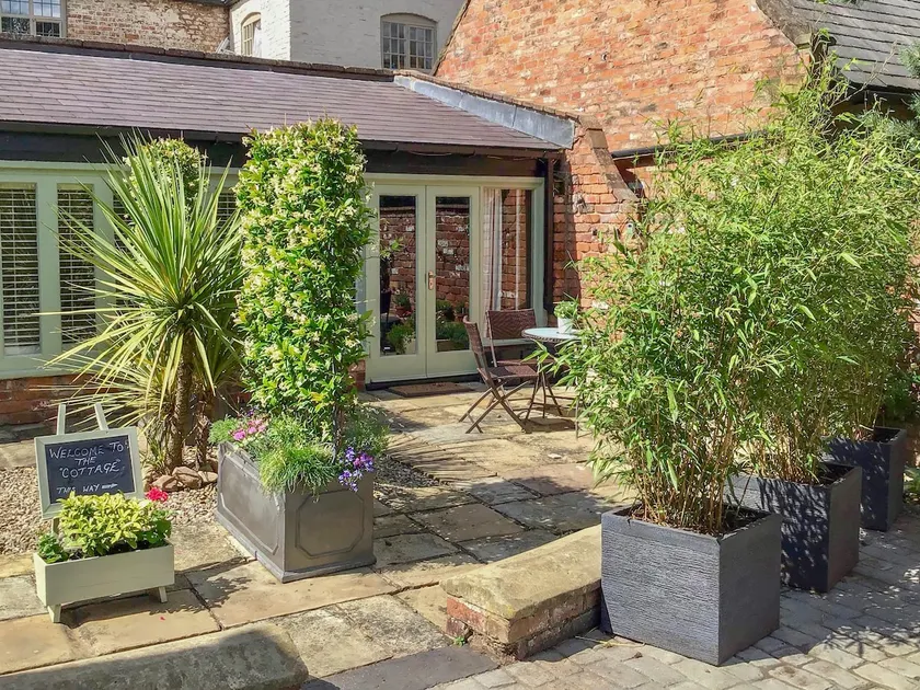 The Cottage The Coach House - Image 1