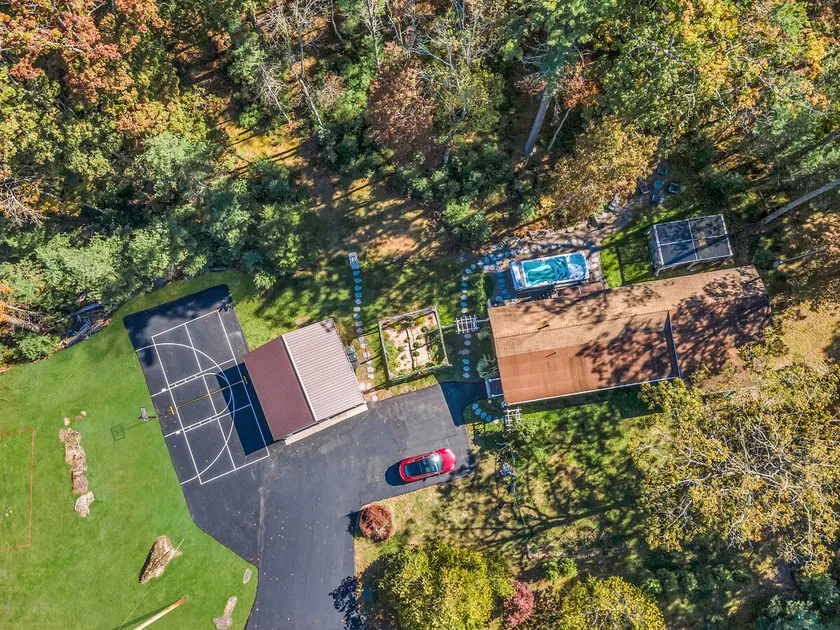 SwimSpa | Sport Courts | Lake | Fishing | Firepit - Image 1