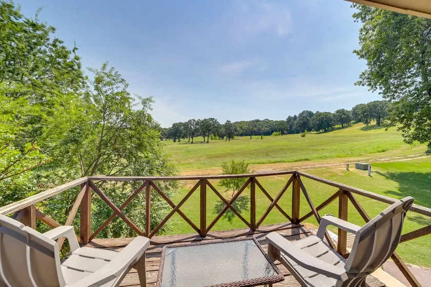 Spacious Arkansas Abode w/ Balcony & Fire Pit! - Image 1