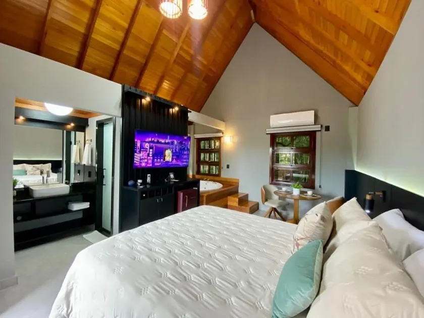 Smart Chardonnay chalet with Jacuzzi in the Valley! - Image 1
