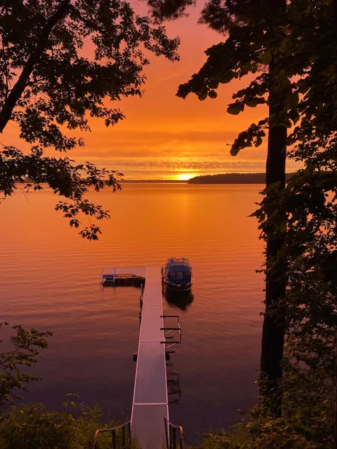 Hillside Hideaway: Breathtaking Sunsets and Family Bliss on Lac Courte Oreilles - Image 1