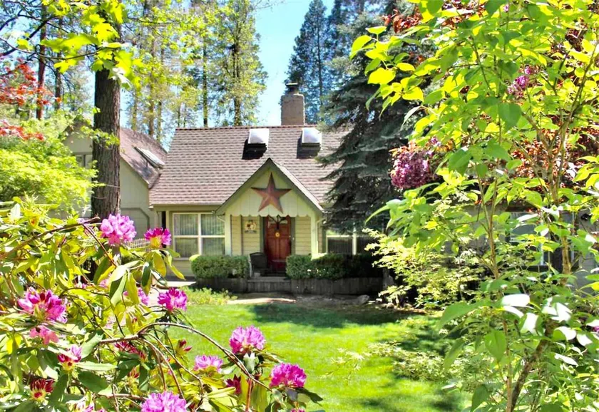 Tranquil 3BR Retreat w/ Pool, Spa & Lake Access - Image 1