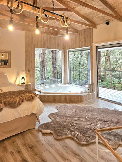 Klara's Romantic Studio at FernglenForestRetreat - Image 1