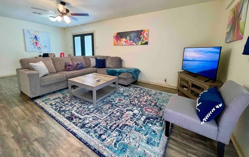 Cheerful Watercolors in 2BR Cottage - Image 1