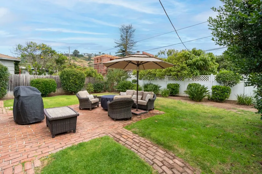 Timeless La Jolla Getaway — Steps from Windansea - Image 1