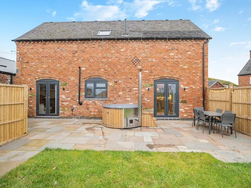 Babbling Brook Barn - Image 1