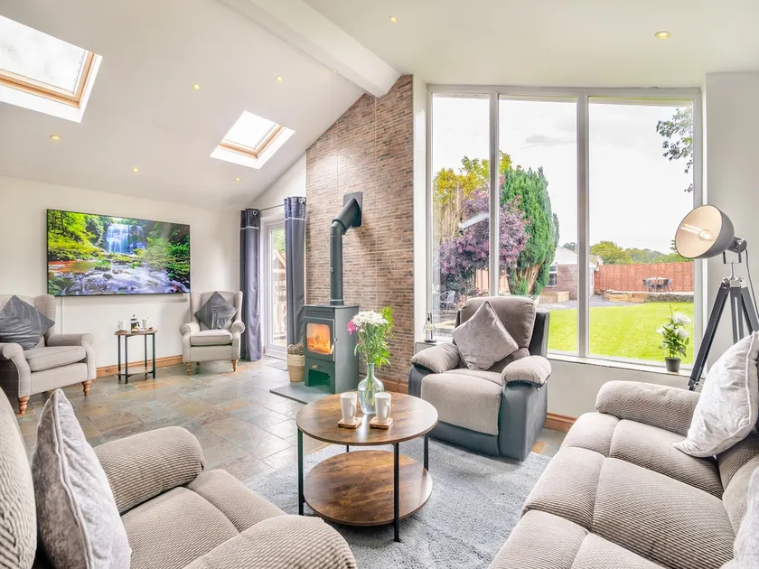 Crynant Countryside Retreat - Image 1