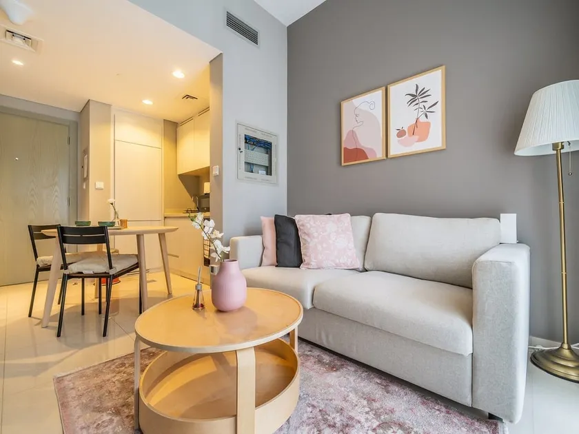 Business Bay Coziest 1BR Nest - Image 1