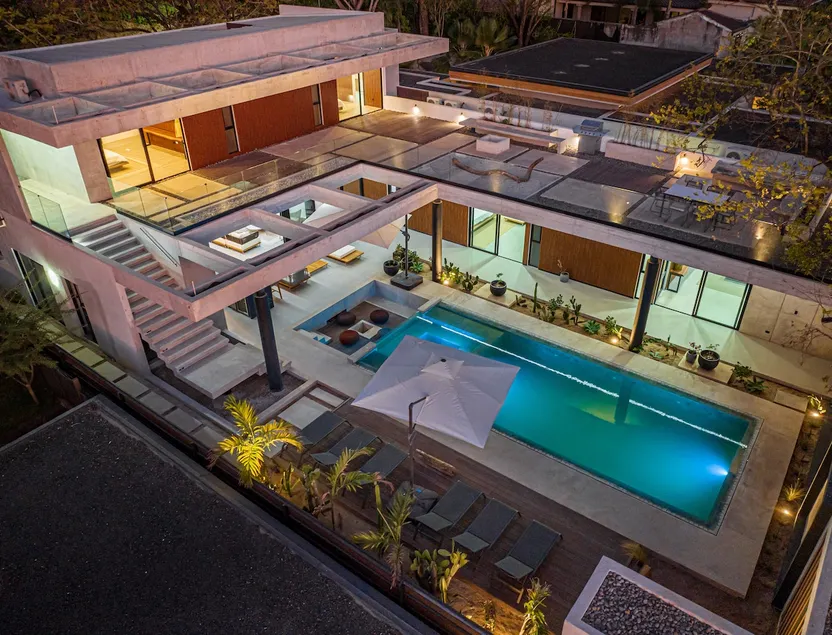 New 6 bd Modern Home Walk to Beach - Image 1