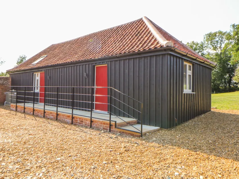 Sparrow Barn - Image 1