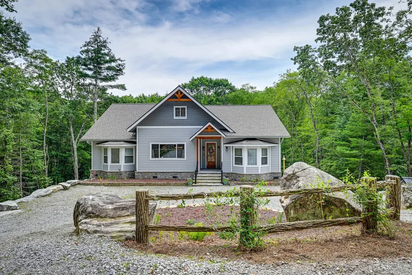 6 Mi to Dtwn Cashiers: Spacious Home w/ Deck - Image 1