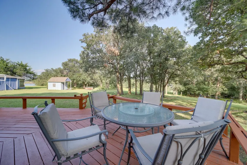 Waterfront Keystone Lake Gem: Private Dock, Kayaks - Image 1