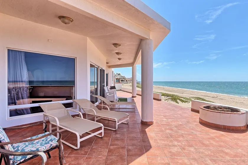 Bella Mareas - Image 1
