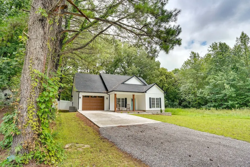 Boat Ramp Access: Modern Kentucky Lake Home - Image 1