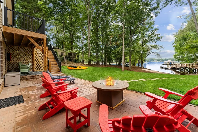 Sandy Beach, 2 King Suites, Game Rooms and Views! - Image 1