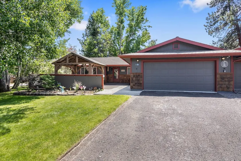 New! Bend Home ~ Dog Friendly ~ Fenced Yard! - Image 1
