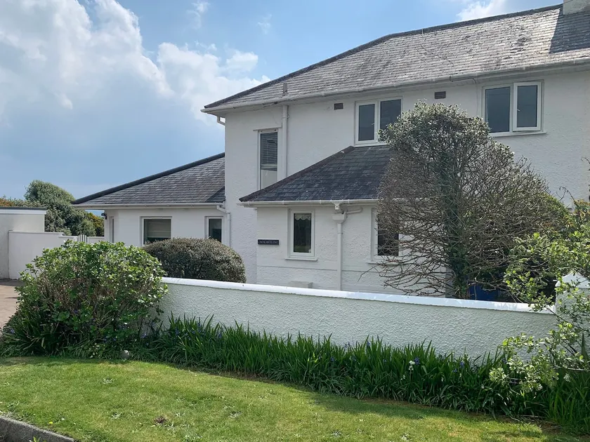 The Beach House Criccieth - Image 1