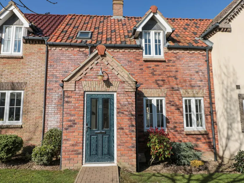 Dotty's Sunshine Cottage - Image 1
