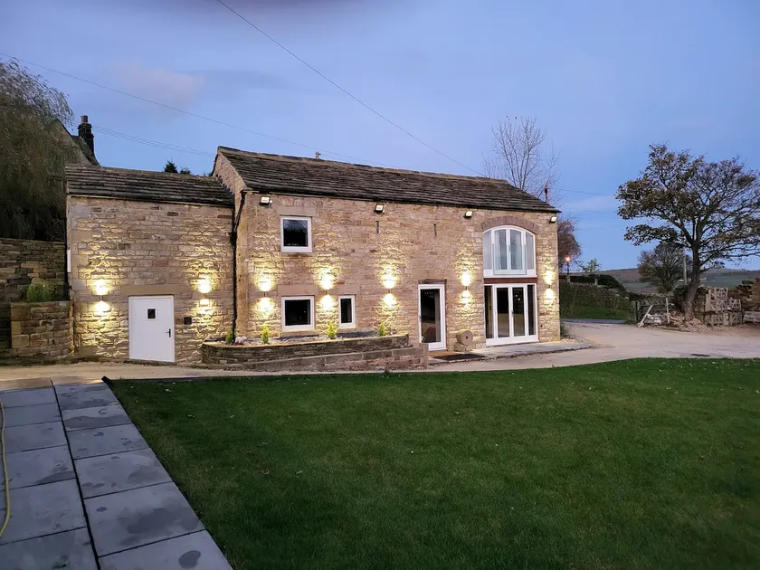 Green Barn - Image 1