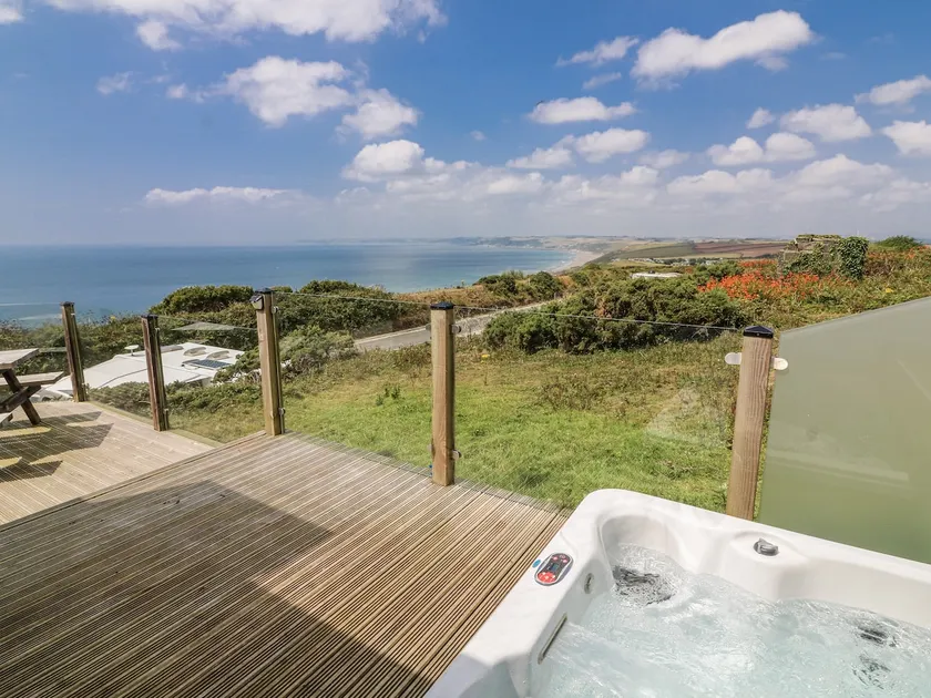 Sunset sea view chalet with hot tub - Image 1