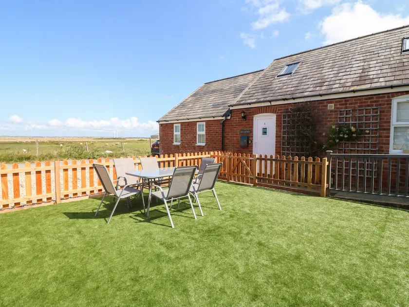 Oak Cottage - Image 1