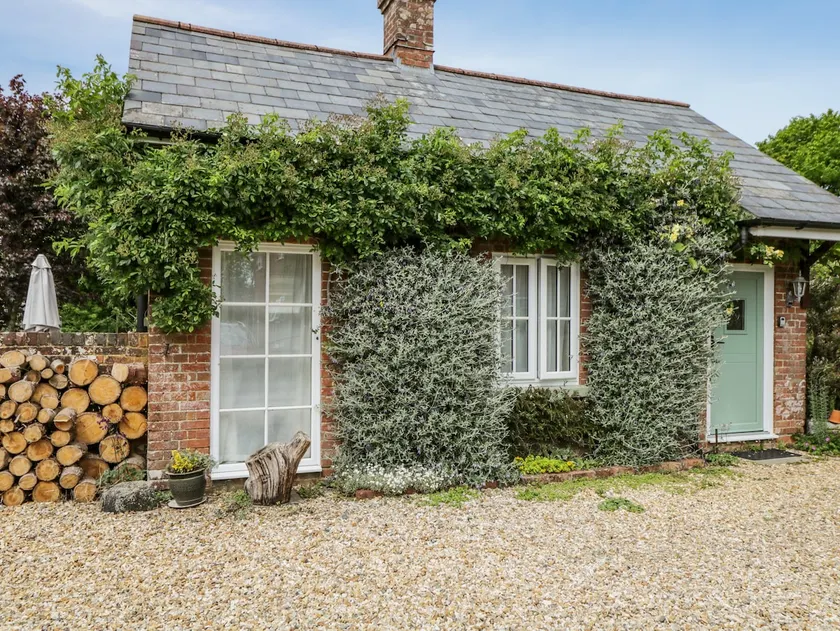 Parkfield Cottage - Image 1